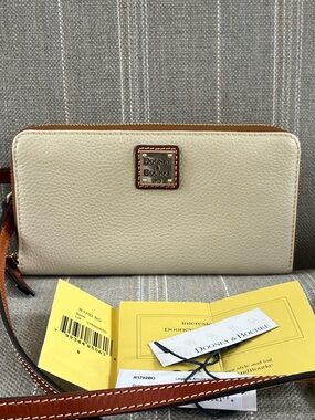 👀Like-New DOONEY&BOURKE Large Zip-around Wristlet/Crossbody